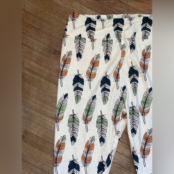 LuLaRoe TC2 Feathers Leggings • Unicorn Collection • Native Tribal •Adult 18-26+ - Picture 10 of 16